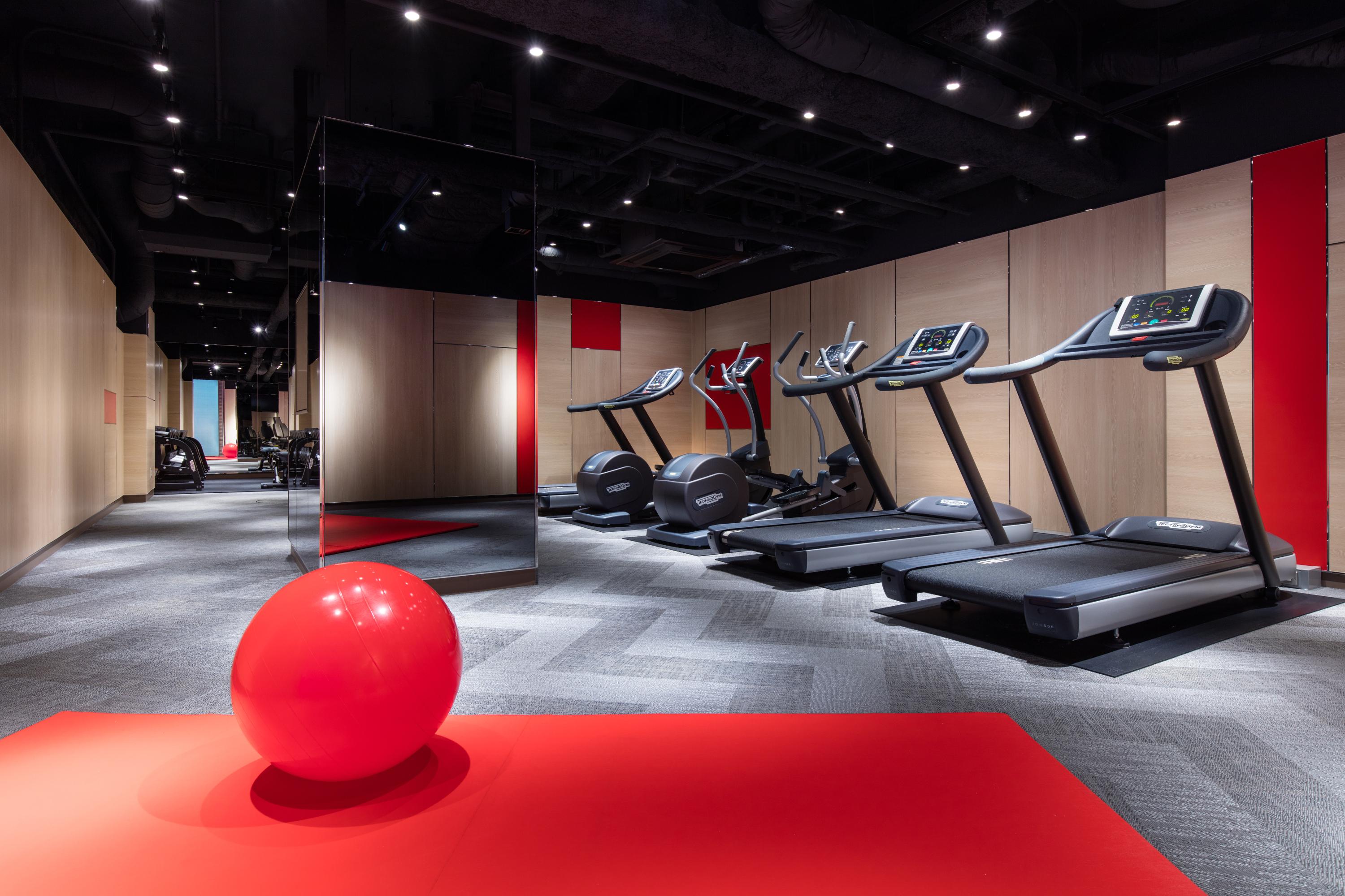 Courtyard By Marriott Shin-Osaka Station Hotel Exterior foto The gym at the hotel