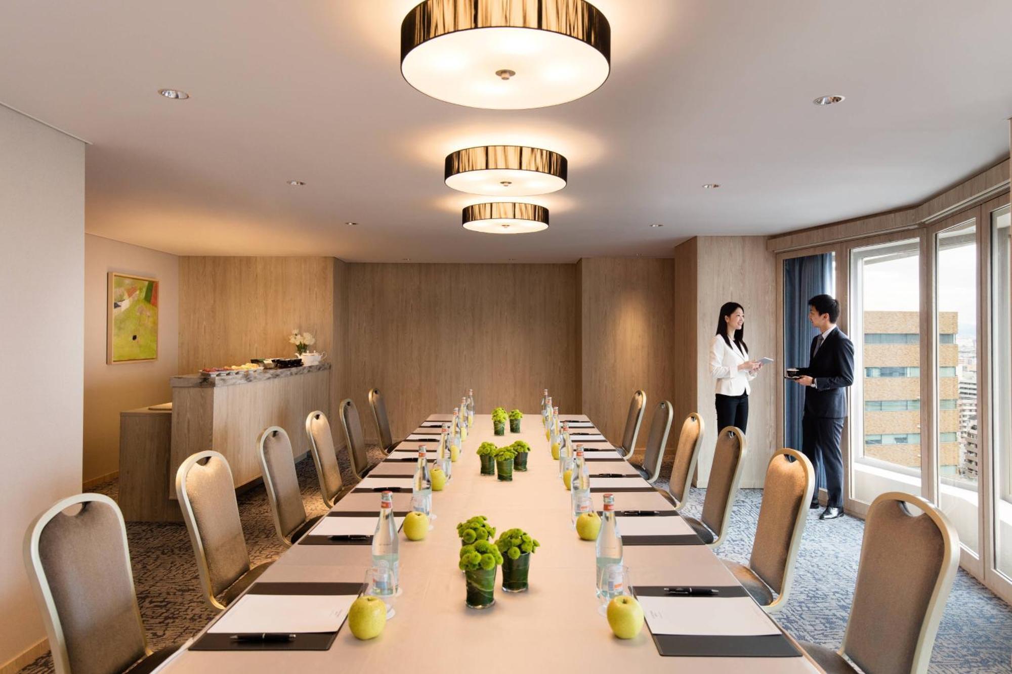 Courtyard By Marriott Shin-Osaka Station Hotel Exterior foto Meeting room