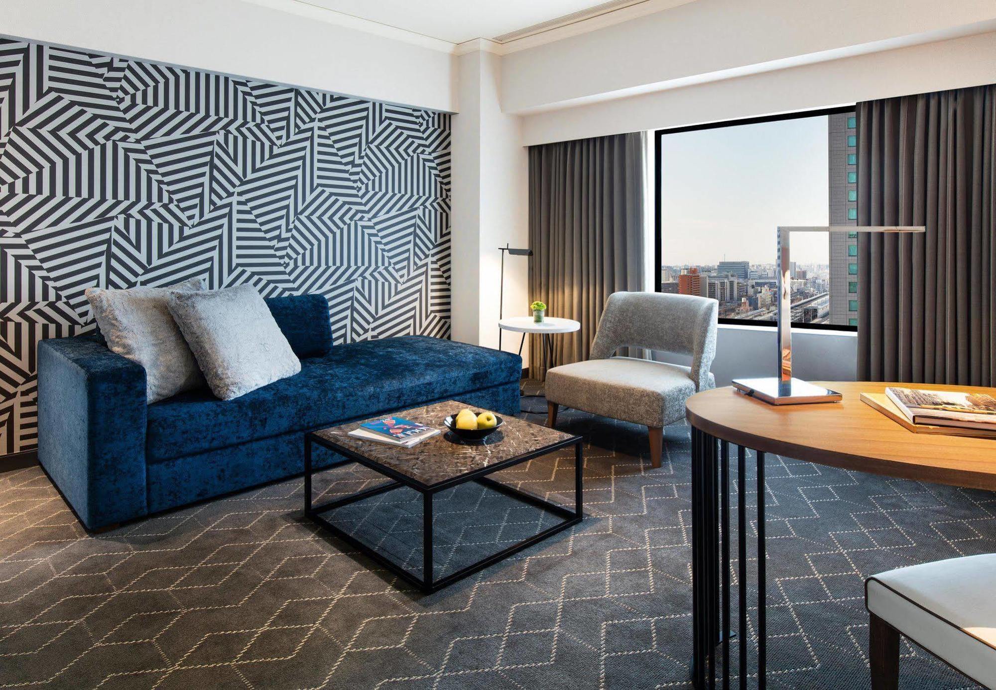 Courtyard By Marriott Shin-Osaka Station Hotel Exterior foto A living room at the hotel