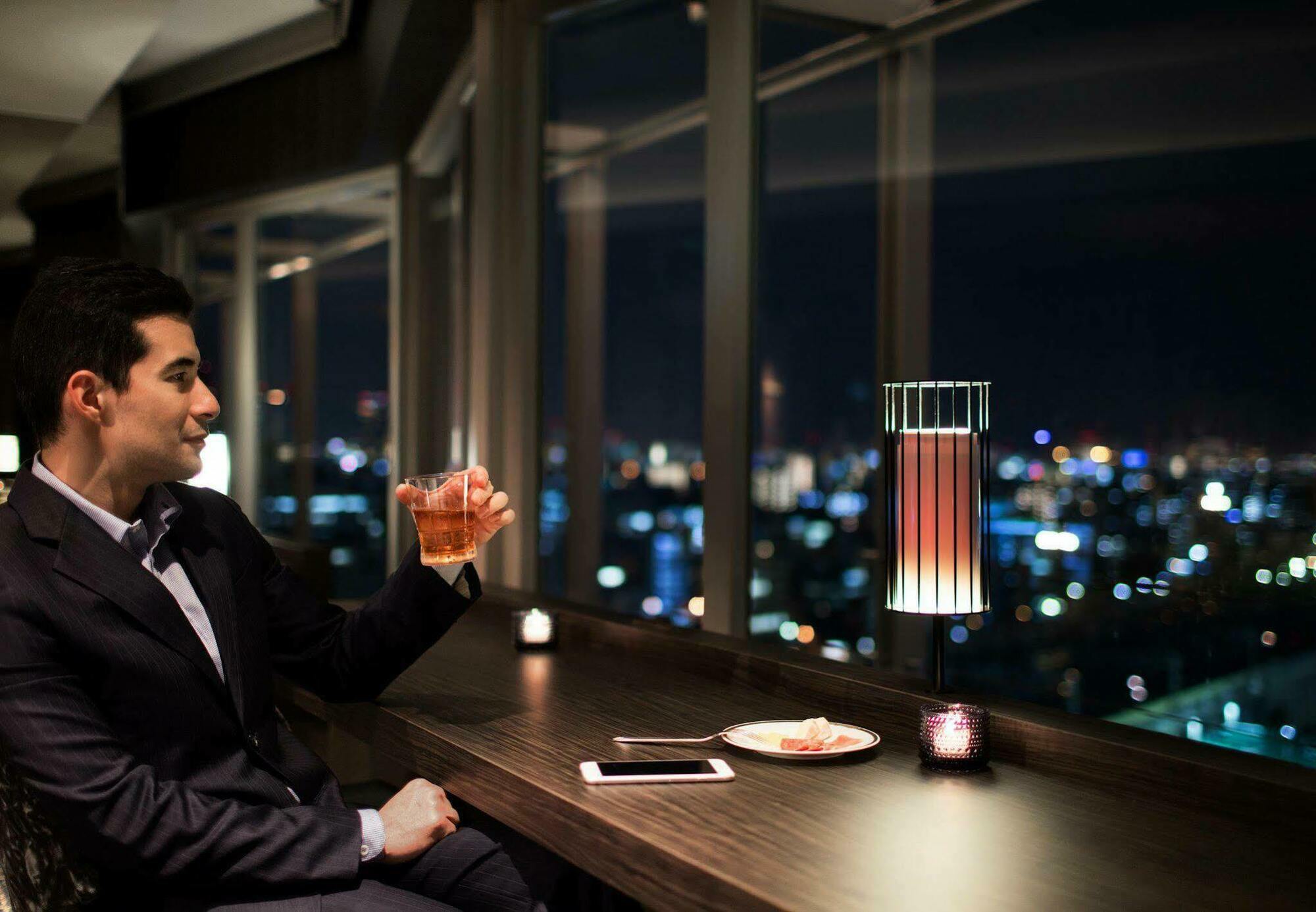 Courtyard By Marriott Shin-Osaka Station Hotel Exterior foto The Philips hue Iris lamp